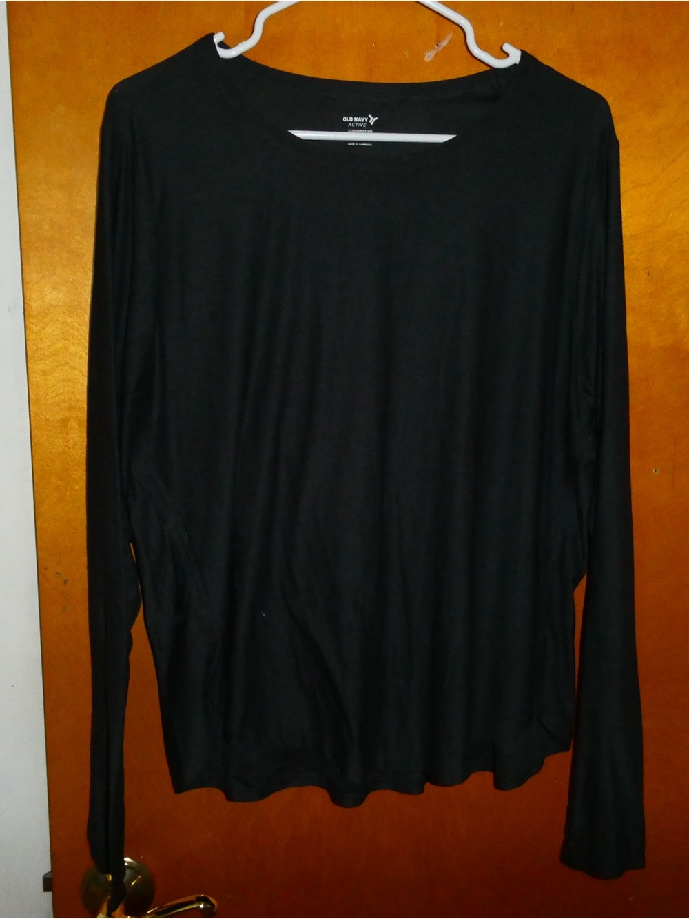 Old Navy women’s  Long-Sleeve Crew Neck Tee in Black